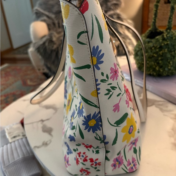 kate spade White Floral Tote with Multicolor Flowers - Picture 3 of 8